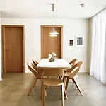Modern, Gemuetlich & Zentral - 3.5 Zimmerwohnung 아파트 *