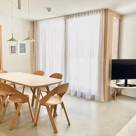 Modern, Gemuetlich & Zentral - 3.5 Zimmerwohnung 필름